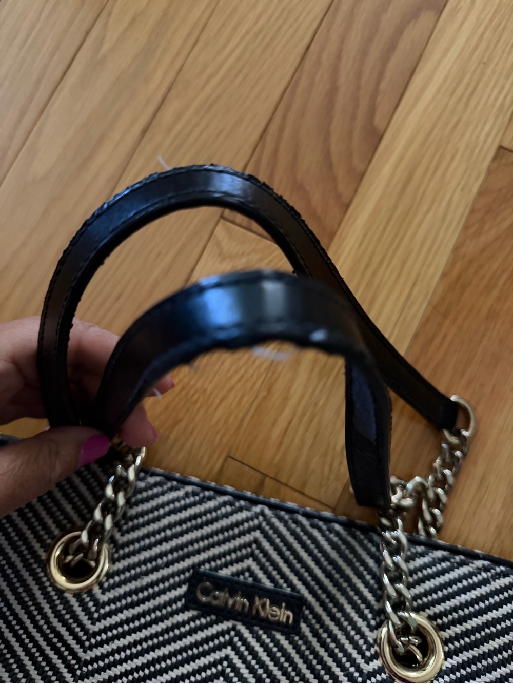 Calvin Klein Black & Cream Chevron Tote with Gold Hardware - Project - Picture 10 of 10